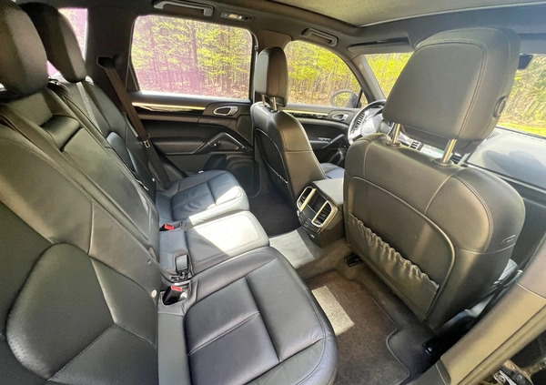 Porsche Cayenne cena 86000 przebieg: 313000, rok produkcji 2011 z Grybów małe 211